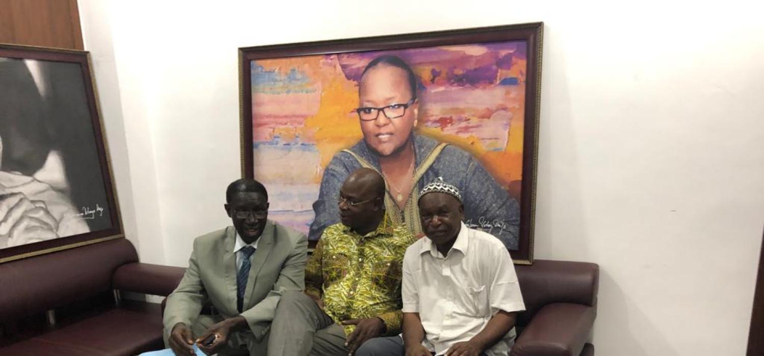 Dédicace au Pr Mamadou Woury Barry universitaire guinéen