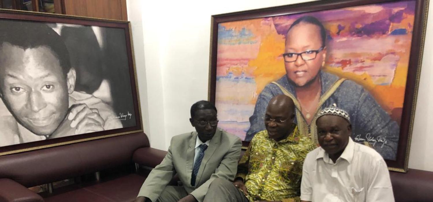 Dédicace au Pr Mamadou Woury Barry universitaire guinéen