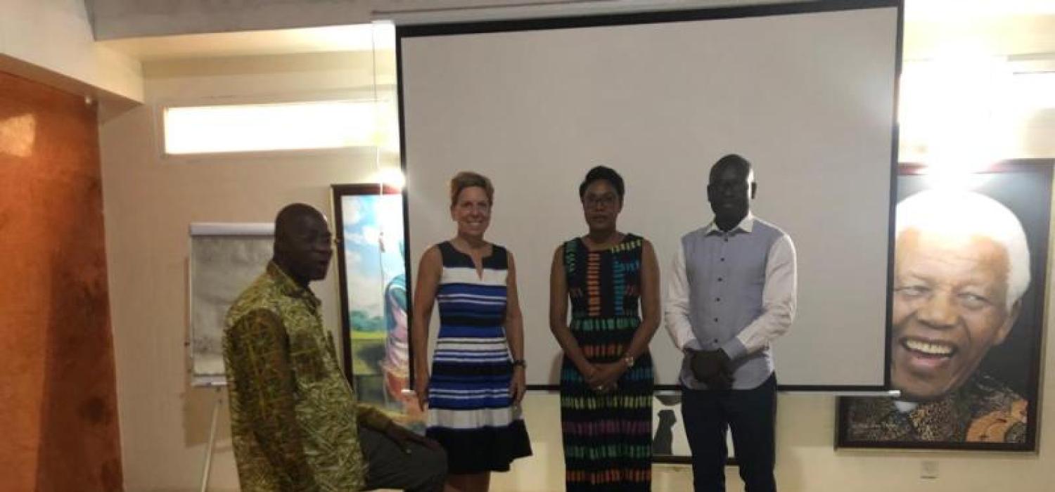 Dédicace au Pr Mamadou Woury Barry universitaire guinéen