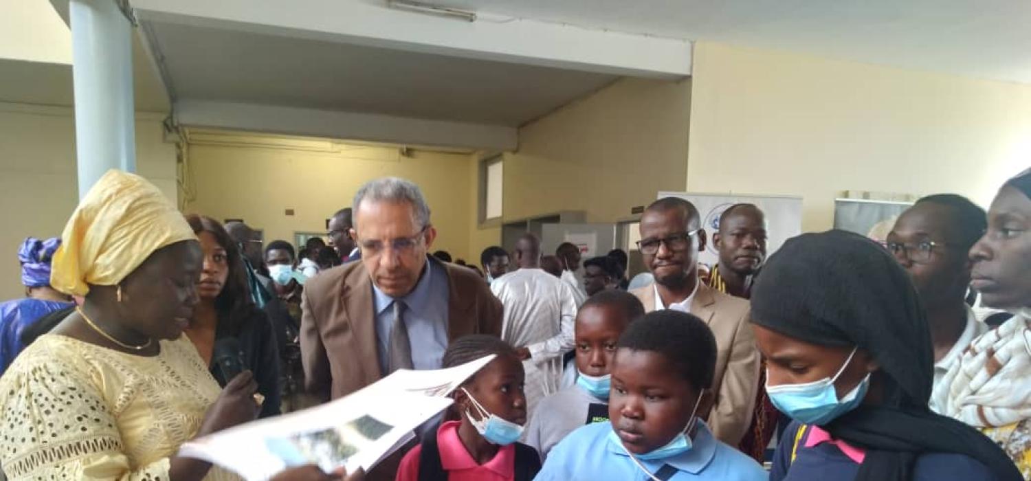 Le stand du LARTES-IFAN visité par Pr Cheikh Mbacke Diop
