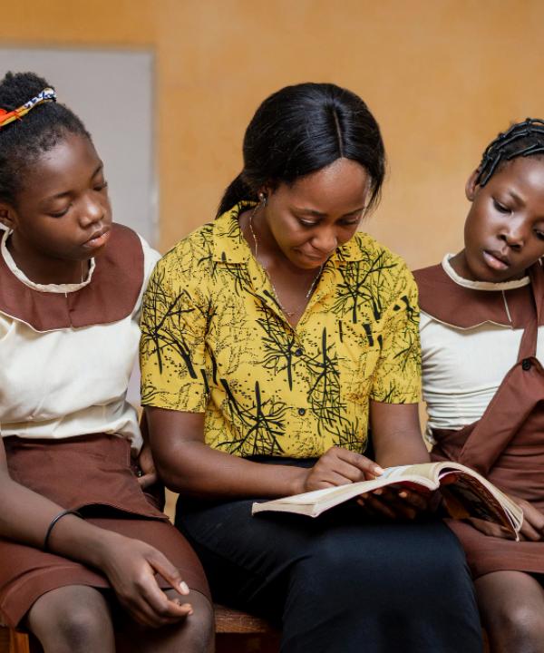 Revue documentaire sur l’éducation des filles et les implications de la SRD des adolescentes au Sénégal